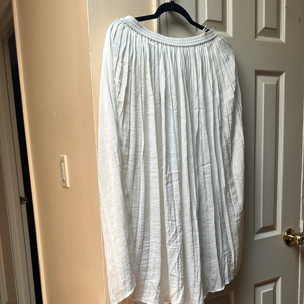 Vince Camuto white skirt